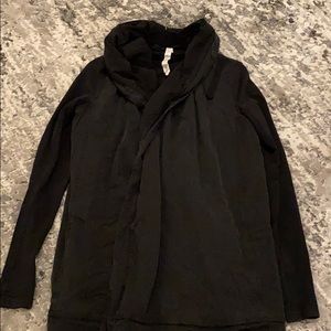 LuluLemon women’s 6 crossover poncho jacket